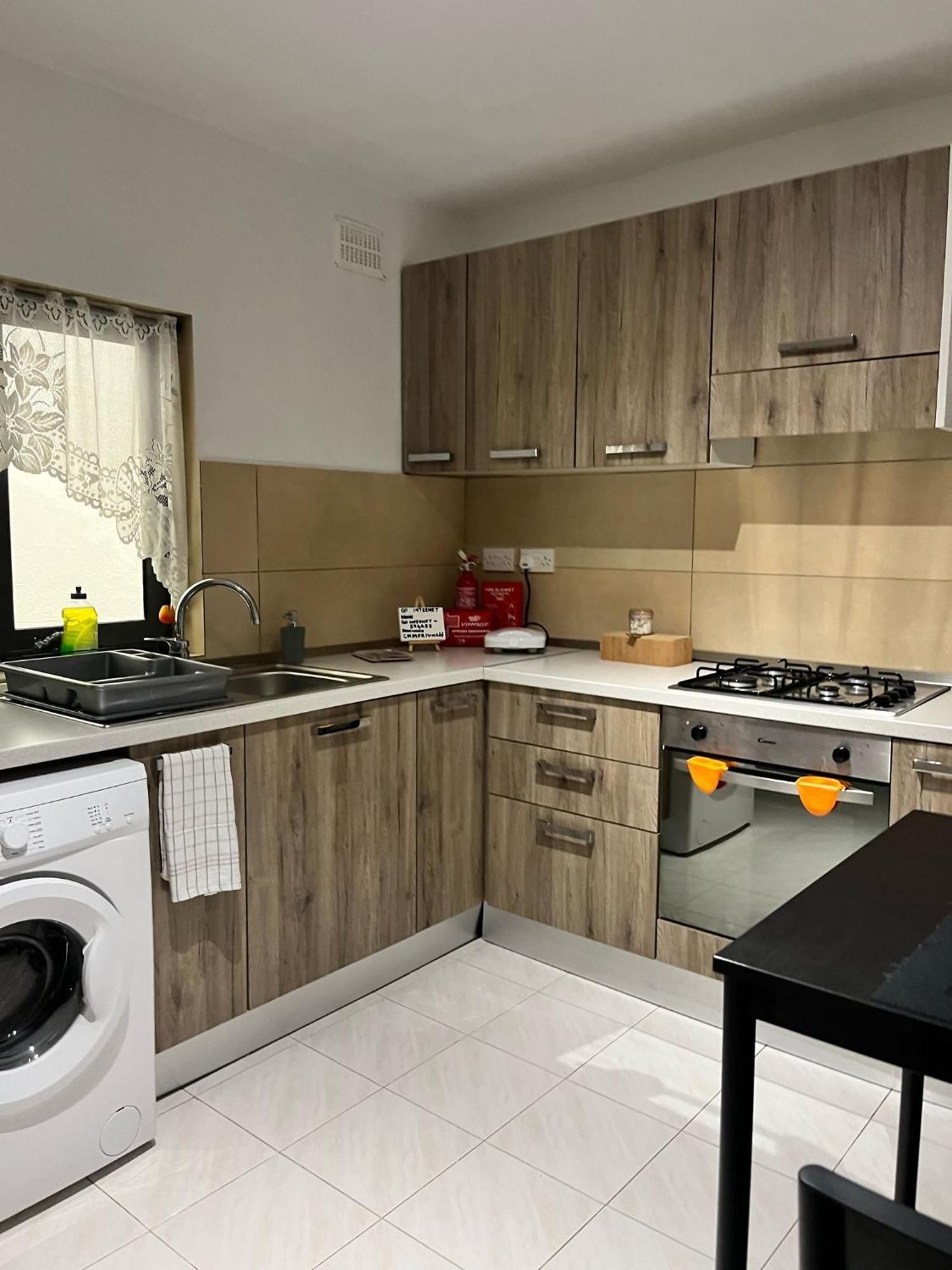 Mayflower Flat, Flat 12 세인트폴스베이 외부 사진